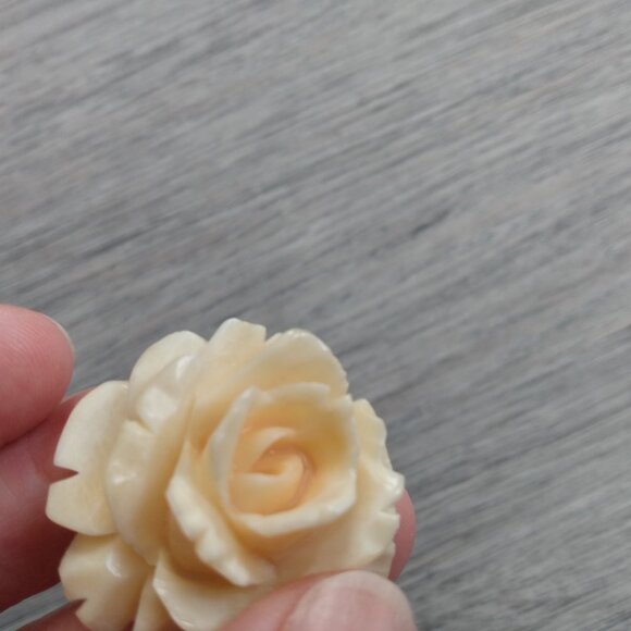 Vintage Carved Rose Brooch - Picture 5 of 15